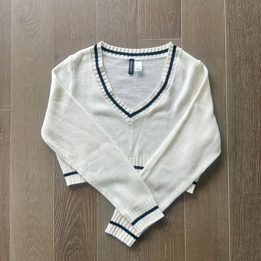 H&M Divided White and Black Sweater